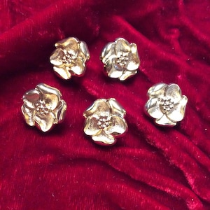 Five Gold Floral Plastic Buttons - Shank Buttons BT1088