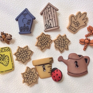 Gardening Set - Birdhouses - Watering Can - Flower Pot - Watering Can -Fourteen Plastic Buttons - Shank Buttons BT1137
