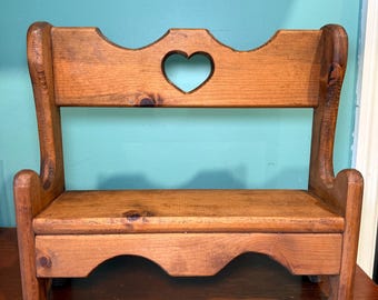Heart bench for books/plants/dolls