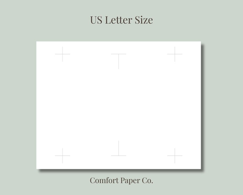 Op de afbeelding: Een wit rechthoekig vel papier in US Letter-formaat met dunne grijze registratietekens aan de boven- en onderrand. De tekst US Letter Size staat bovenaan gedrukt en de tekst Comfort Paper Co. staat onderaan gedrukt.