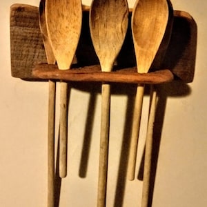 Primitive spoon holder