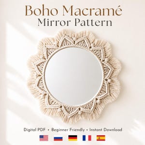 Puede incluir: Un espejo circular enmarcado por cuerda de macramé color hueso con un diseño de rayos de sol, patrones de nudos y flecos. El texto Boho Macramé Mirror Pattern, Digital PDF, Beginner Friendly e Instant Download es visible.