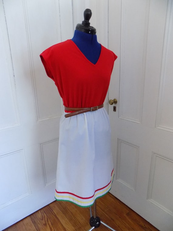 Vintage 1970s Red and White A-Line Color Block Dr… - image 3