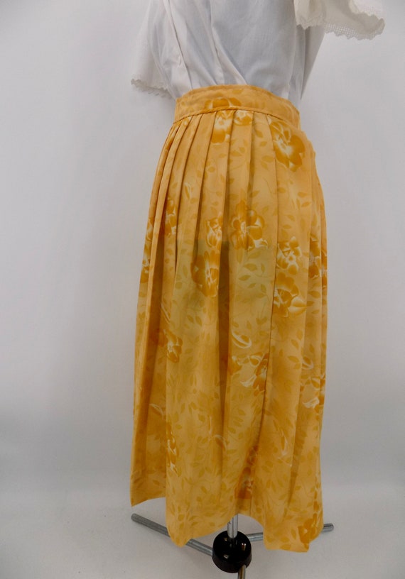 Vintage 1950s Style Yellow Floral Rose Pleated Ha… - image 7