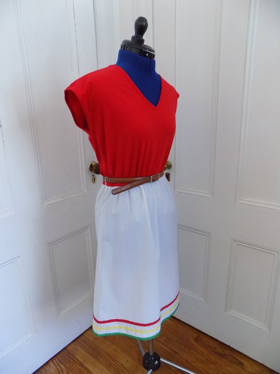 Vintage 1970s Red and White A-Line Color Block Dr… - image 4