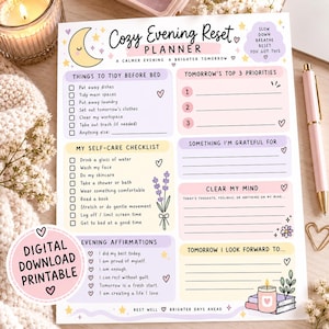 Può includere: Un foglio stampabile Cozy Evening Reset Planner con sezioni per il riordino, la cura di sé, le priorità, la gratitudine e le affermazioni. Il design include una luna crescente, lavanda e una candela in tonalità pastello rosa, viola e giallo.