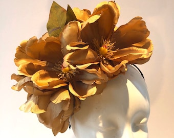 Fascinator for Derby- Hatinator- Wedding- Flower accessory