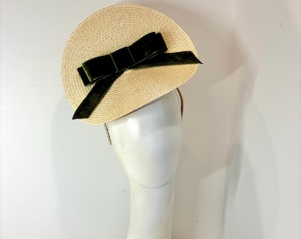 Straw Fascinator Hat -Derby- Bow- Tea party- Wedding- Vintage style