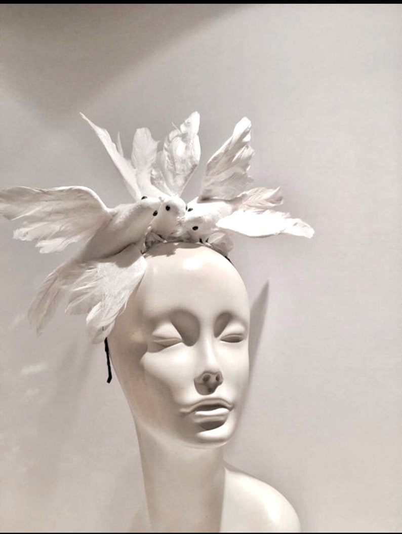 White Fascinator Diner en Blanc Wedding Bird headpiece image 1