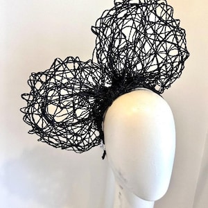 Diadema Derby con lazo negro grande