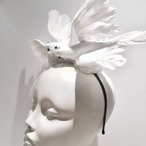 White Fascinator Diner en Blanc Wedding Bird headpiece image 5