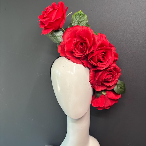 Roter Fascinator- Hut-Lunch- Rose Kopfschmuck- Gartenparty