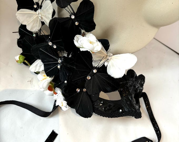 Black white Masquerade Mask- Halloween- Mardi Gras- Halloween