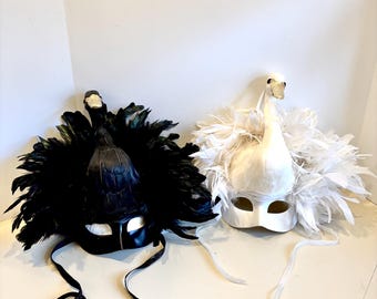 Zwanenverenmaskers: zwart-wit met bladgoudsnavels set paar