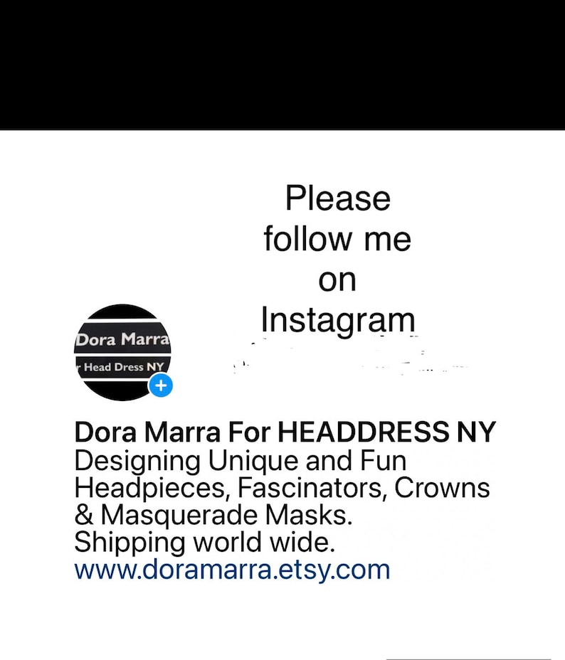 K&ouml;nnte beinhalten: Wei&szlig;er Hintergrund mit Text: &bdquo;Bitte folgen Sie mir auf Instagram.&ldquo; Darunter ein Logo f&uuml;r Dora Marra Head Dress NY. Der Text lautet: &bdquo;Entwirft einzigartige und unterhaltsame Kopfbedeckungen, Fascinators, Kronen und Masken.&ldquo;