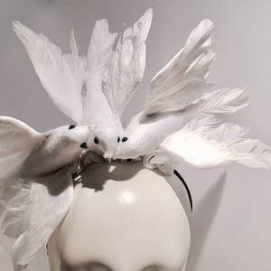 White Fascinator Diner en Blanc Wedding Bird headpiece image 3