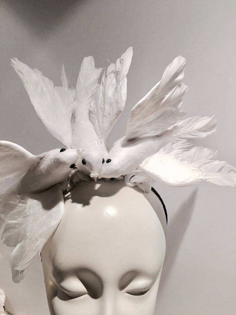 White Fascinator Diner en Blanc Wedding Bird headpiece image 3