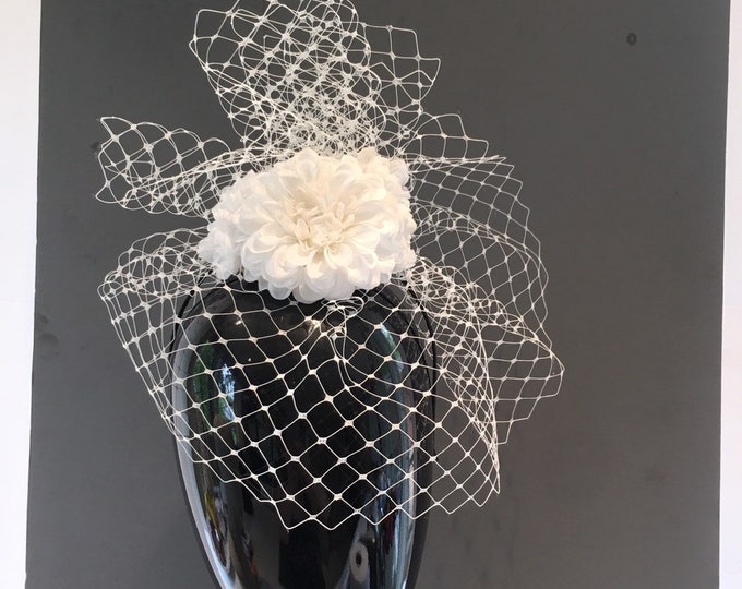 White Veil Fascinator- Wedding - Cocktail hat- Diner en Blanc