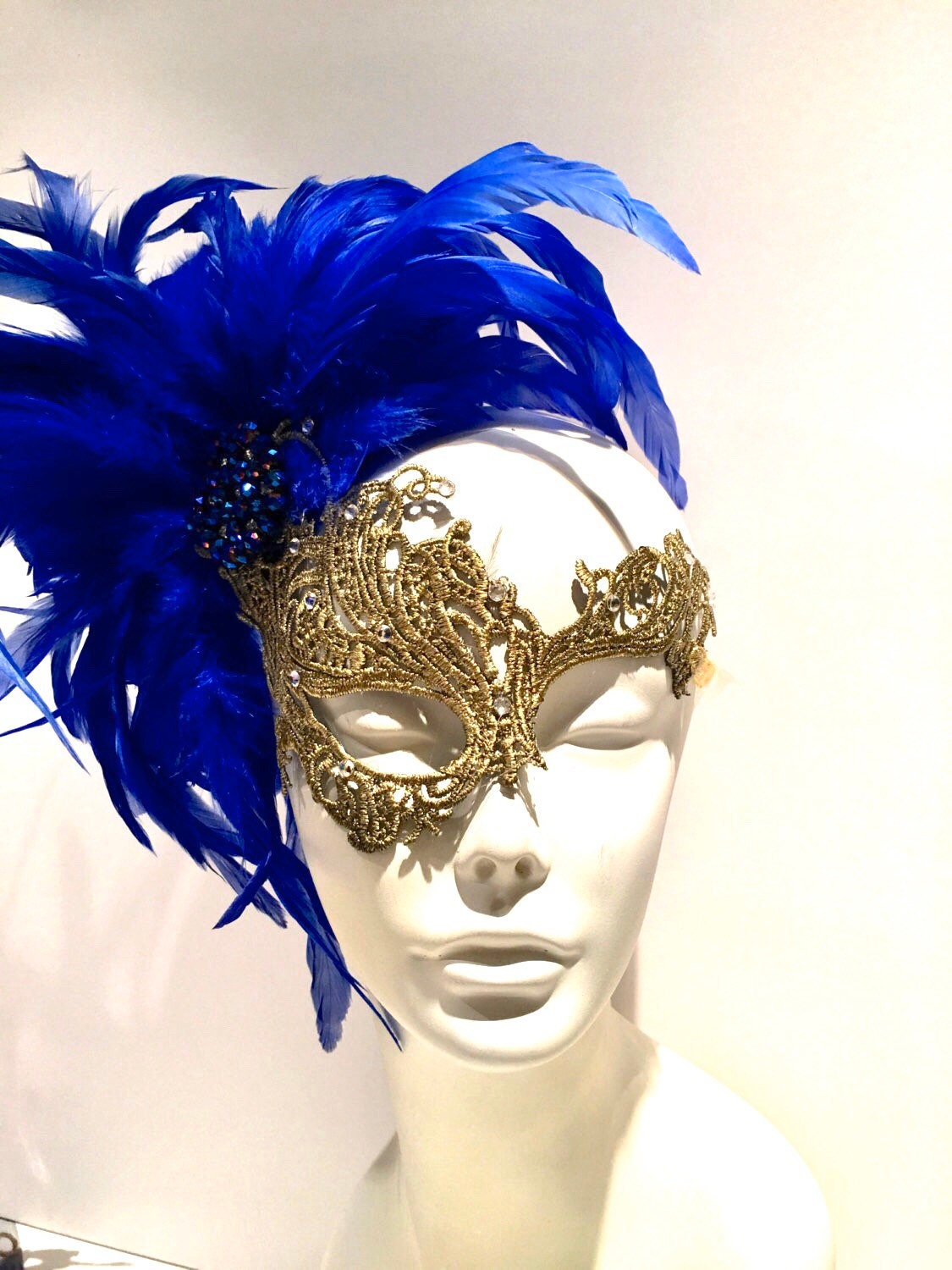 Masque de mascarade bleu royal plumes, masques bleu royal femmes, masque en  métal bleu Masque bal masqué plumes, masque de mascarade femme bleu royal -   France