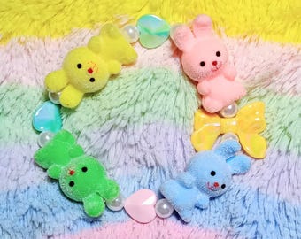 SOFORT VERFÜGBAR - Fairy Kei Spring - Pastell Regenbogen Bunny Stretch Armband mit Bunt irisierender Schleife und Herz Perlen