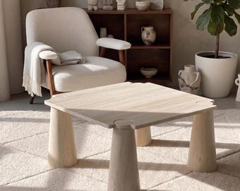 Mesa de centro em travertino | Mesa de centro quadrada em pedra com pés cônicos | Mobiliário moderno e luxuoso em madeira natural para sala de estar