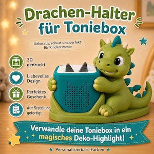 Puede incluir: Una figura de drag&oacute;n verde impresa en 3D dise&ntilde;ada como soporte para un reproductor de audio cuadrado de color verde azulado. El drag&oacute;n tiene ojos grandes, una boca sonriente y una cola, y est&aacute; colocado sobre una base. La imagen incluye texto e iconos en alem&aacute;n.