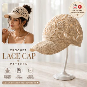 Può includere: Un berretto in pizzo all'uncinetto beige con motivo floreale e visiera solida. Il berretto è esposto su un supporto bianco. Il testo sull'immagine include "CROCHET LACE CAP PATTERN", "BEGINNER FRIENDLY", "PDF PATTERN", "VIDEO TUTORIAL" e "STEP BY STEP INSTRUCTIONS".