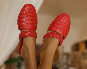 MEER FLUCHT. Rote Sandalen gewebte Schuhe | Flache Ledersandalen | Barfuß Sandalen | Ledersandalen