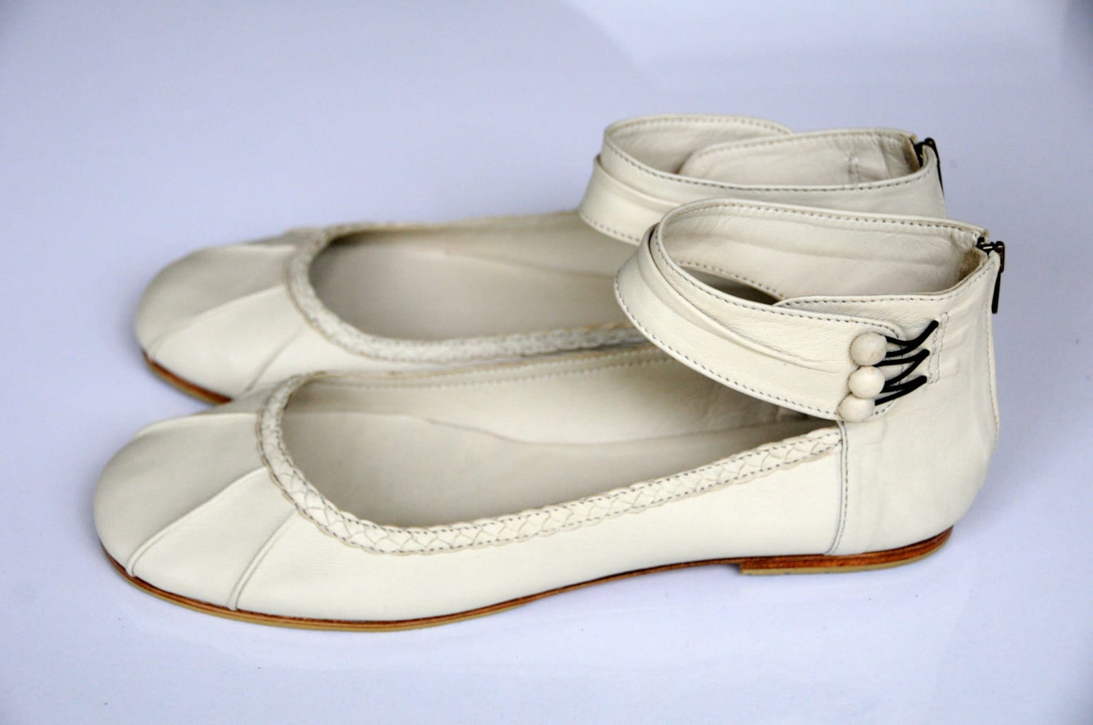 muse. ballet flats / leather shoes / bridal shoes / wedding shoes / ivory flats. sizes us 4-13 . available in different leather