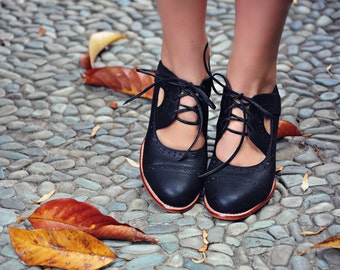 STOCKHOLM. Black oxfords / Womens brogues / black leather booties / womens oxfords. Sizes 35-43. Available in different leather colors.