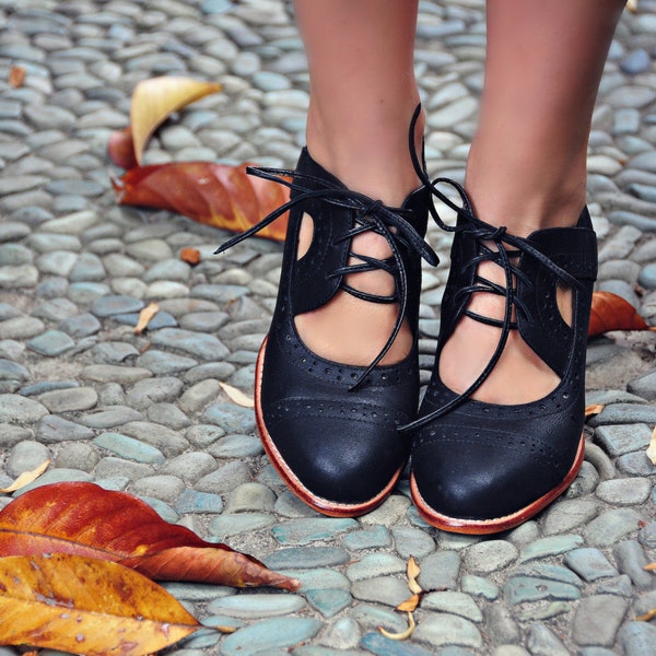 STOCKHOLM. Black oxfords / Womens brogues / black leather booties / womens oxfords. Sizes 35-43. Available in different leather colors.