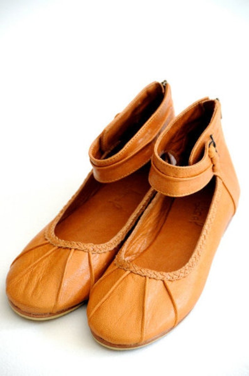 MUSE. Ballet flats / Flat shoes / cuffs / braided detail / leather shoes. Sizes US 4-13, EUR 35-43. Available in different leather colors. Dark Tan