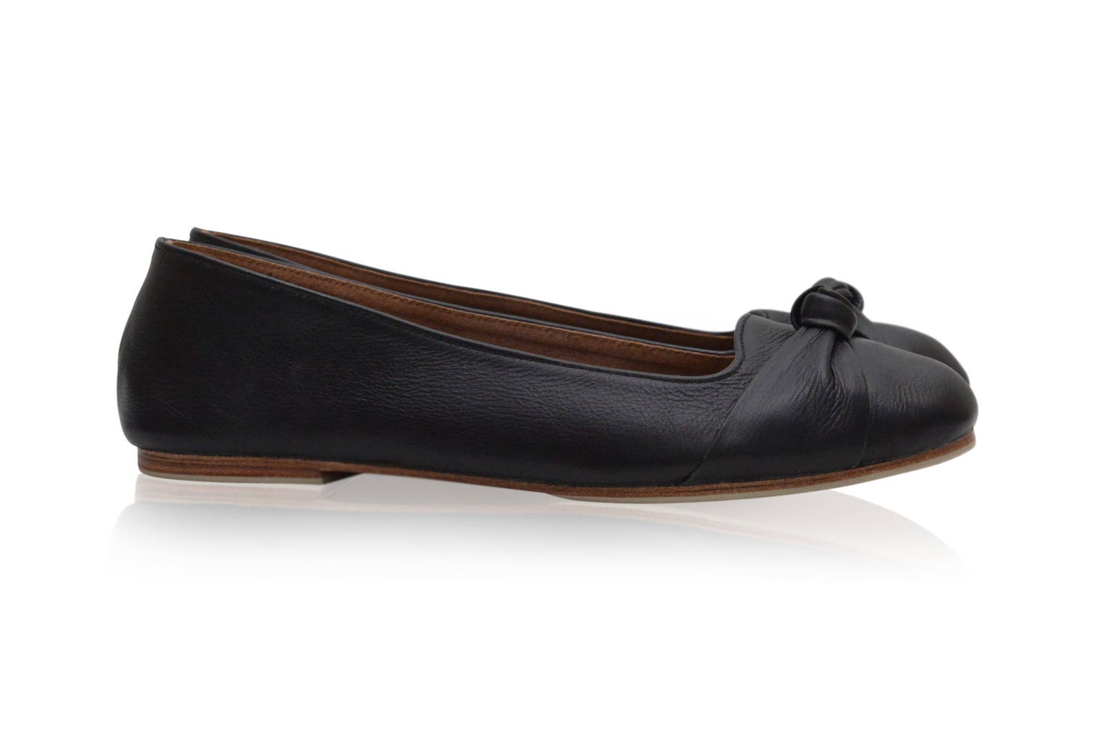 sale. sz. 7. panama. black shoes size 7 / leather ballet flats size 7 / women shoes size 7 / black leather flats size 7 / women