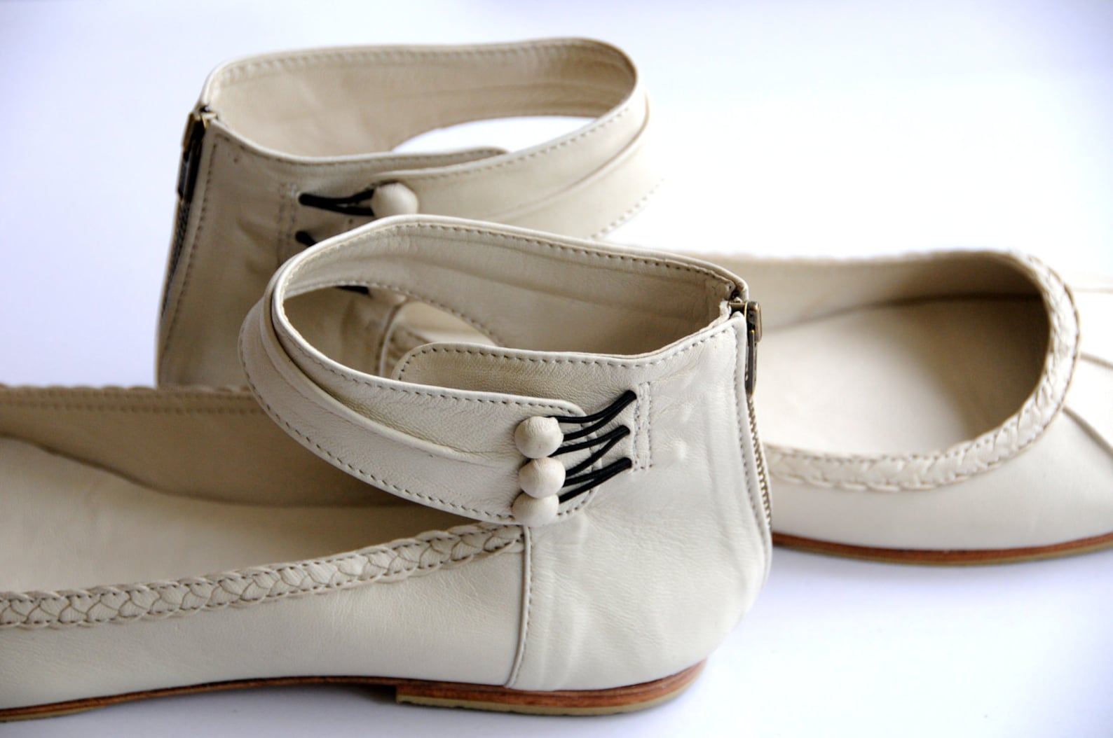 muse. ballet flats / leather shoes / bridal shoes / wedding shoes / ivory flats. sizes us 4-13 . available in different leather