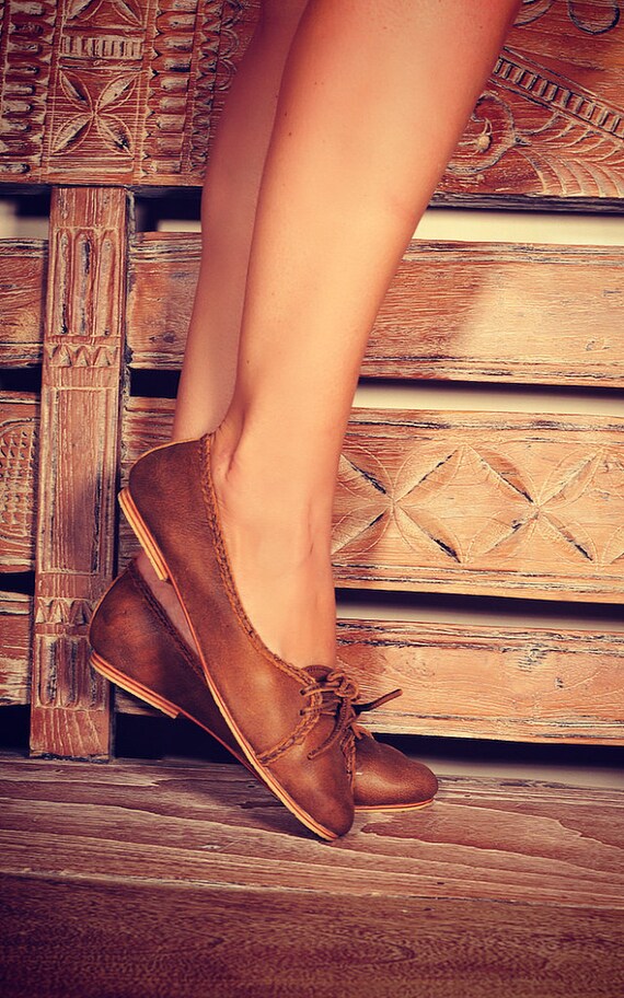 leather ballet flats with wood look heel