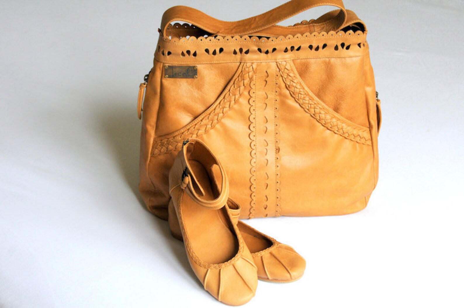 l'amour & muse. handmade shoulder leather bag / ballet flats. available in different leather colors.