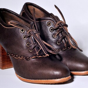 lace up oxford pumps