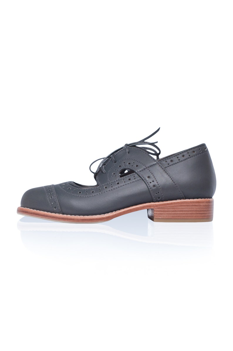 SCANDINAVIA. Leather oxfords / oxford pumps / lace up boots / oxford shoes women Grey