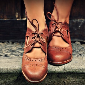 STOCKHOLM. Brown leather booties / brown oxfords / womens leather booties / brown boots / leather brogues. Available in different leather Vintage Brown