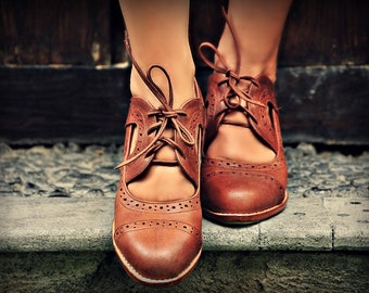 STOCKHOLM. Brown leather booties / brown oxfords / womens leather booties / brown boots / leather brogues. Available in different leather