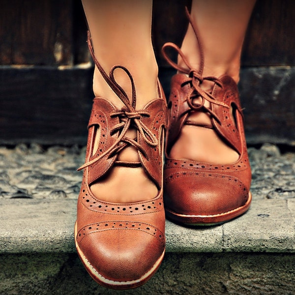 STOCKHOLM. Brown leather booties / brown oxfords / womens leather booties / brown boots / leather brogues. Available in different leather