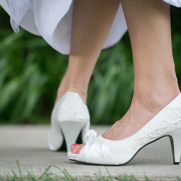 Ivory Bridal Shoes With Venise Lace Applique. Size 10