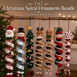 Puede incluir: Un patrón de ganchillo 7 en 1 Christmas Spiral Ornaments Bundle que presenta siete adornos colgantes: Santa, un muñeco de nieve, un árbol de Navidad, un reno, un hombre de jengibre, un elfo y un caramelo de menta, todos con cuerpos en espiral.