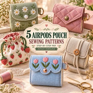 Può includere: Cinque cartamodelli per custodie Airpods in PDF passo dopo passo per il download immediato. L'immagine mostra quattro piccole pochette in tessuto: una verde con ricami a margherita, una rosa trapuntata, una beige con bottone e una blu con tulipani.