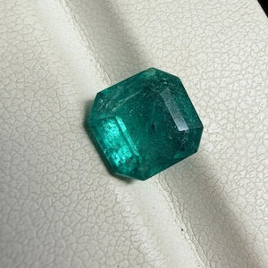 2.47 CT Natural Emerald Gemstone, Square Cut  IGI certified Zambian Origin.