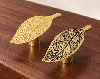 Massive Messing-Blatt-Schrankknöpfe, Schubladengriffe aus antikem Messing oder Gold, botanische Kommodengriffe, Küchenschrankbeschläge, Einlochknöpfe