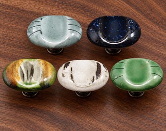 Ovale Keramik-Schrankknöpfe, konkave Schubladengriffe, blaugrüne und cremefarbene Küchenschrankgriffe, Möbelbeschläge im Vintage-Stil
