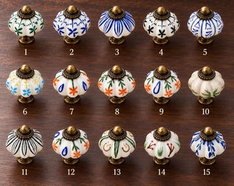 Keramik-Kürbisknöpfe für Schränke, florale Schubladengriffe, blau-weiße Kommodenknöpfe, Antikmessing-Finish, Küchenschrankbeschläge im Landhausstil