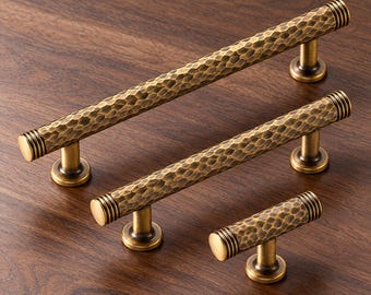 Gehämmerte antike Messing-Schrankgriffe und T-förmige Knöpfe, Vintage-Küchenschubladengriffe, Schrankbeschläge, Lochabstand 128 mm 160 mm