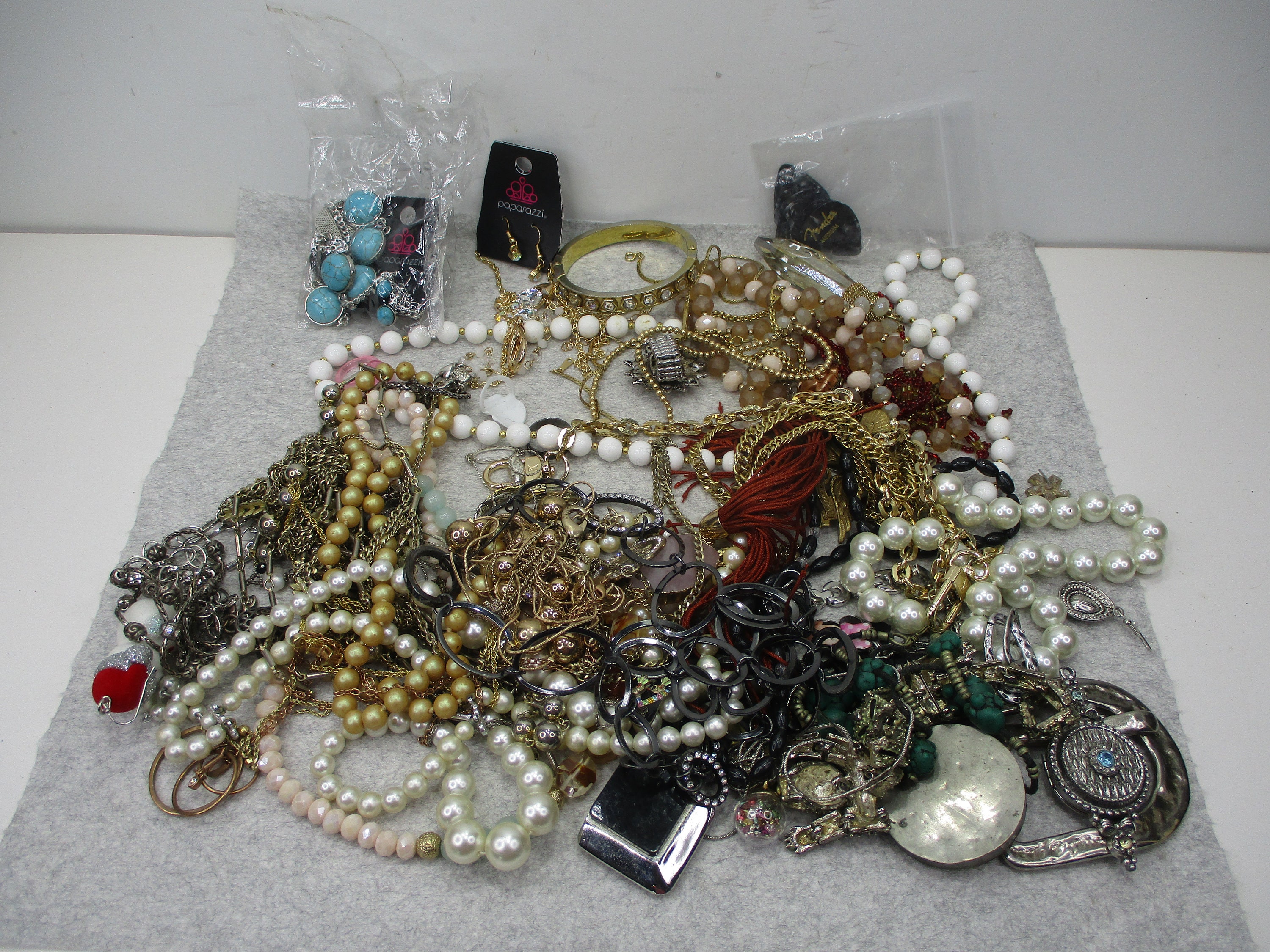 LOT De Bijoux VINTAGE Et ANCIENS - Bagues, Broche, Collier - Occasion - Style Original Et Unique
